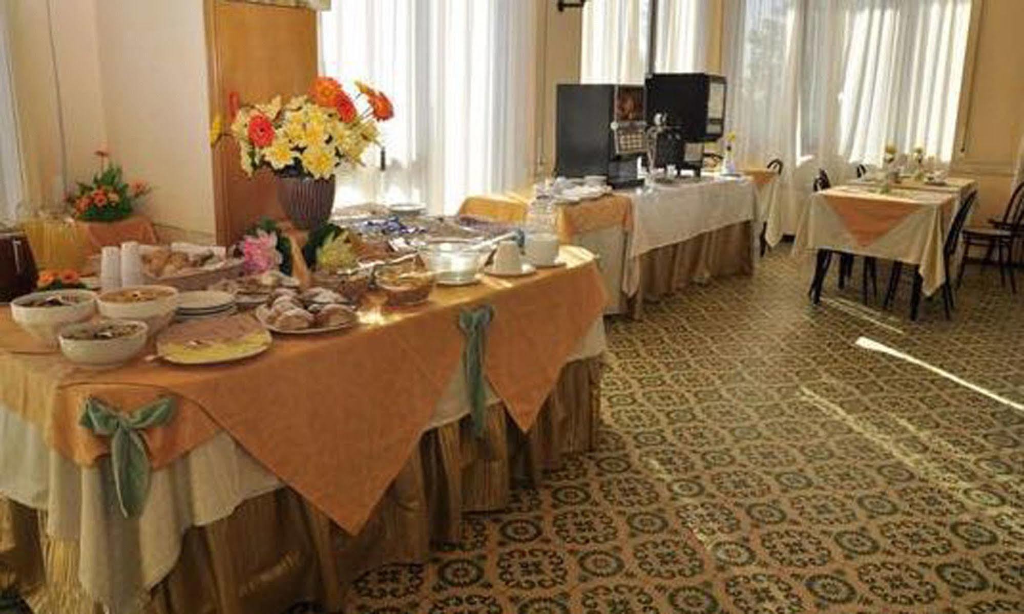 Hotel Brenta Viserbella di Rimini 外观 照片